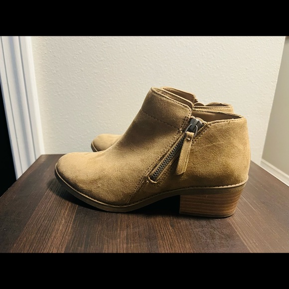 Time and Tru Brown Memory Foam Low Heel Ankle Boots Size 6.5 - Picture 1 of 7
